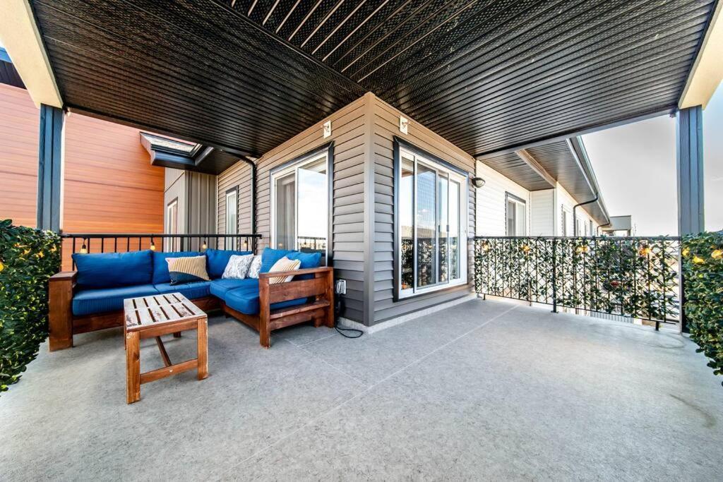 Bright Luxe Condo, Ac, Top Floor, King Bed, Balcony! Edmonton Ngoại thất bức ảnh